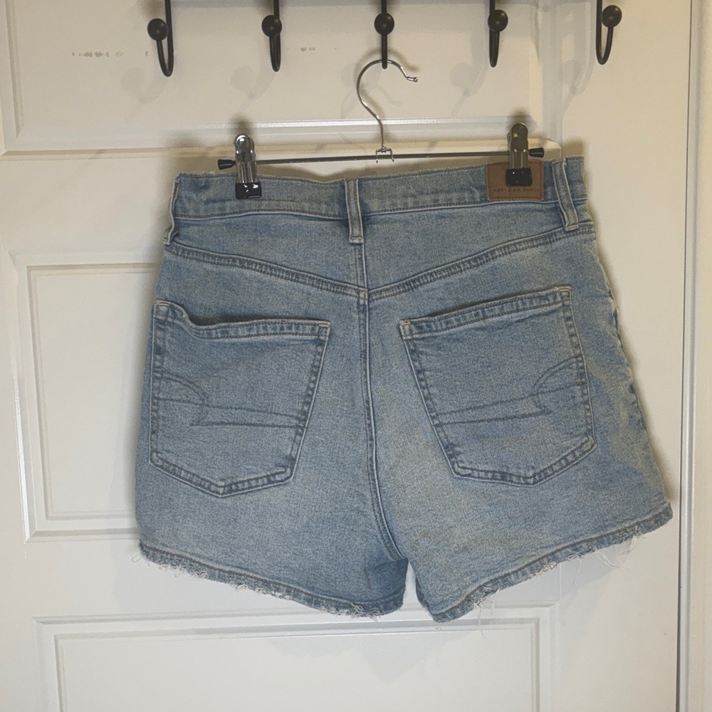 American Eagle Strigid Distressed High Rise Denim Shorts Size 8 - Picture 3 of 4